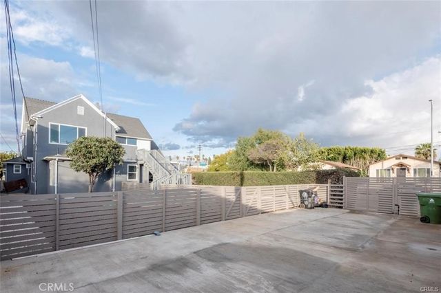 1613 West Boulevard, Los Angeles, CA 90019