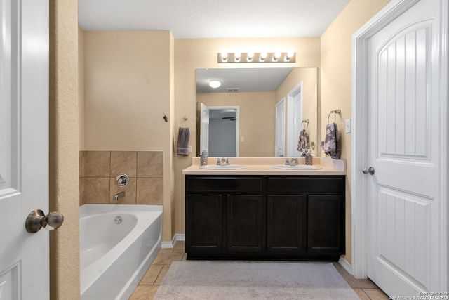 1703 Aspen Silver, San Antonio, TX 78245