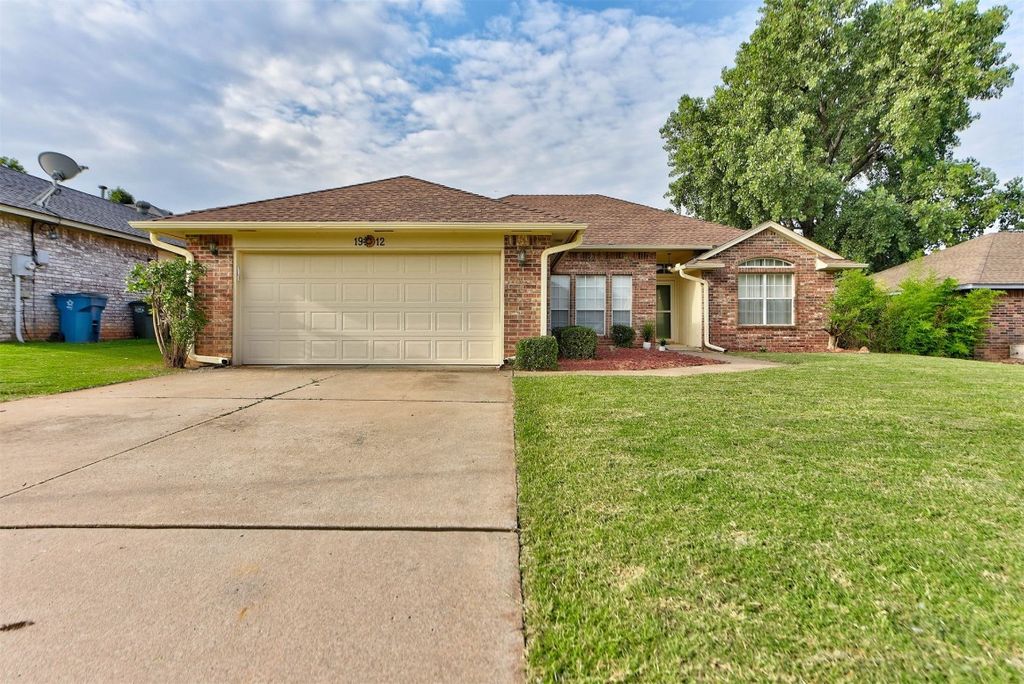 1912 Dena Drive, Edmond, OK 73003