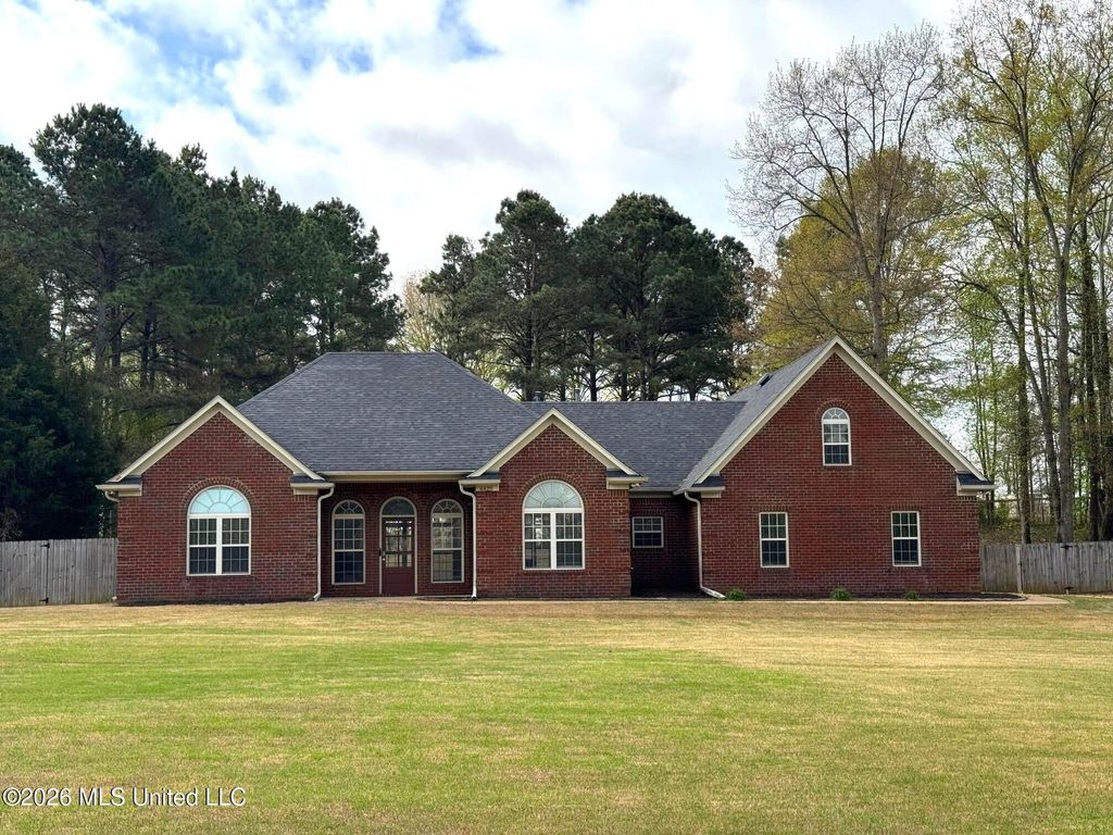 4425 Chamberlin Oaks Drive, Hernando, MS 38632
