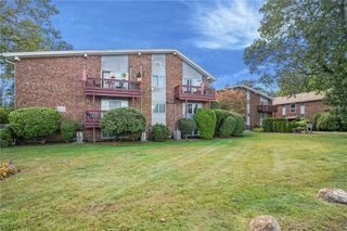 110 Pilgrim Parkway 8, Warwick, RI 02888