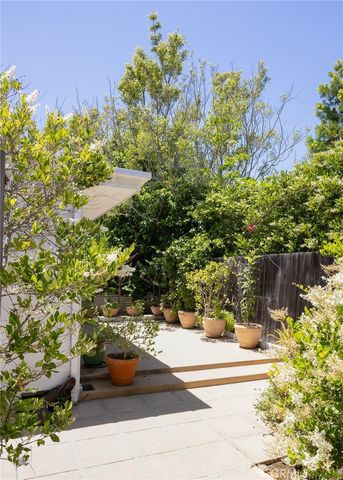 10781 Lindbrook, Los Angeles, CA 90024