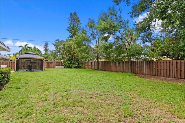 154 45TH AVENUE NE, St Petersburg, FL 33703