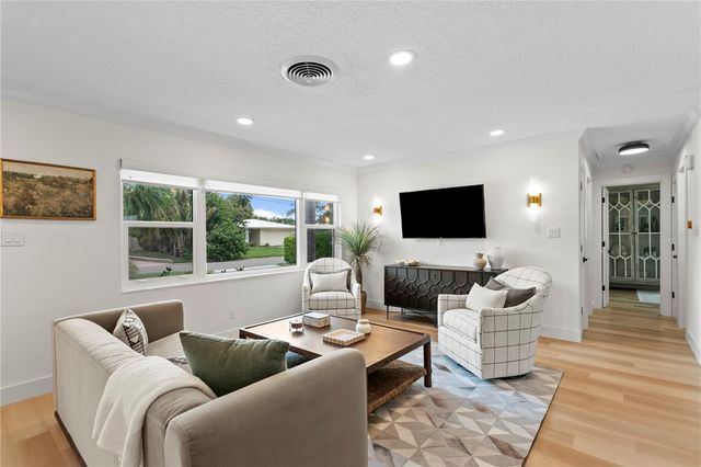 154 45TH AVENUE NE, St Petersburg, FL 33703