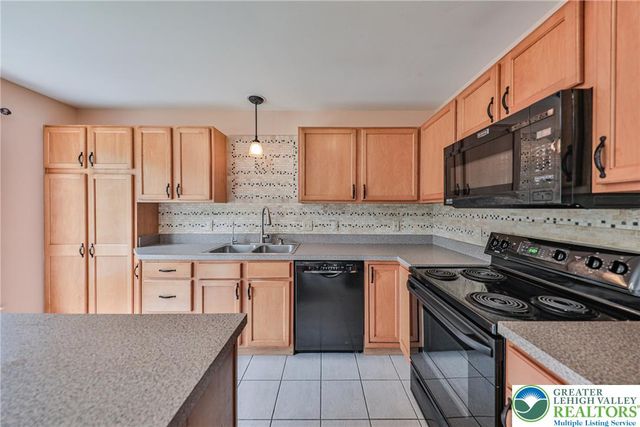 1703 Pinewind Drive, Alburtis Boro, PA 18011