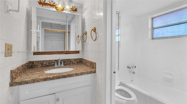 251 NE 187th St 830, Miami, FL 33179