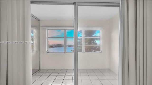 251 NE 187th St 830, Miami, FL 33179