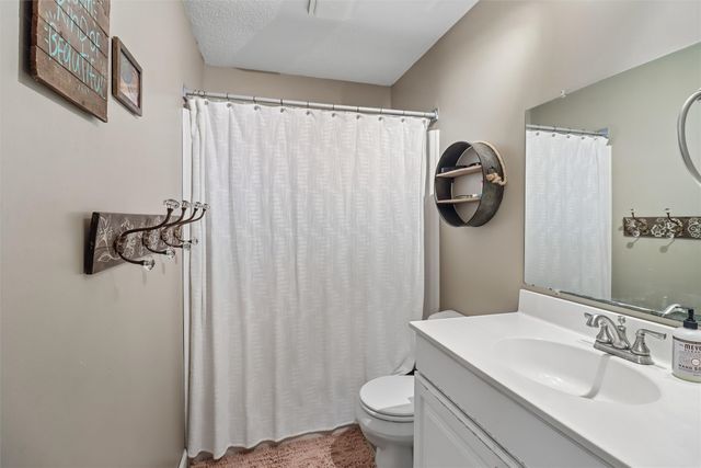 1111 Robin Glen, Indianola, IA 50125