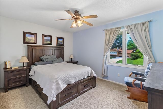 1111 Robin Glen, Indianola, IA 50125
