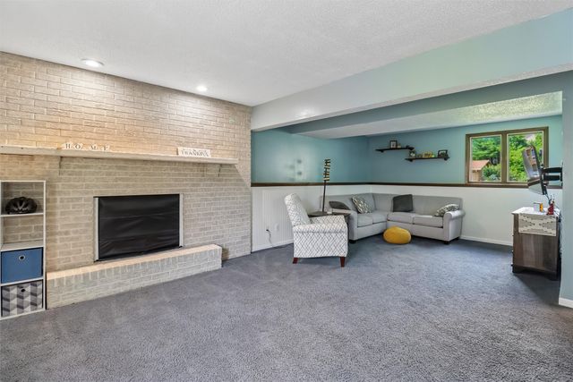 1111 Robin Glen, Indianola, IA 50125