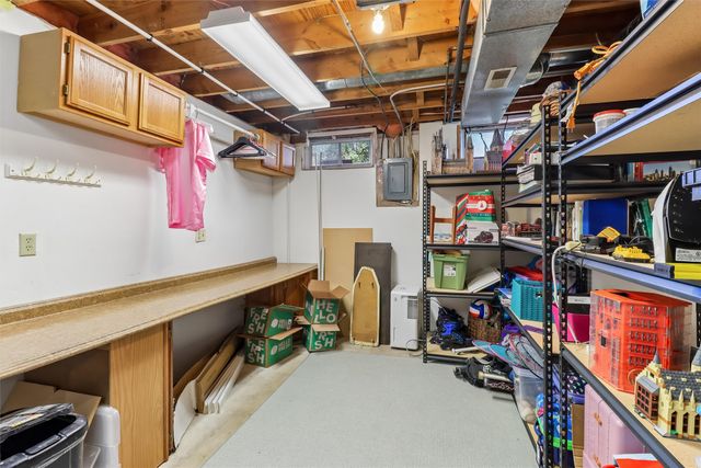 1111 Robin Glen, Indianola, IA 50125