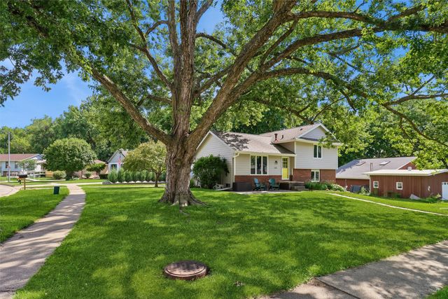1111 Robin Glen, Indianola, IA 50125