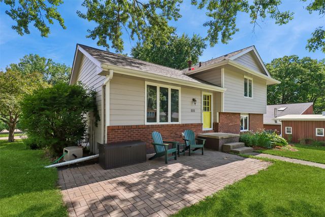 1111 Robin Glen, Indianola, IA 50125
