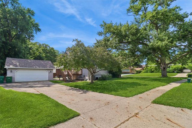 1111 Robin Glen, Indianola, IA 50125