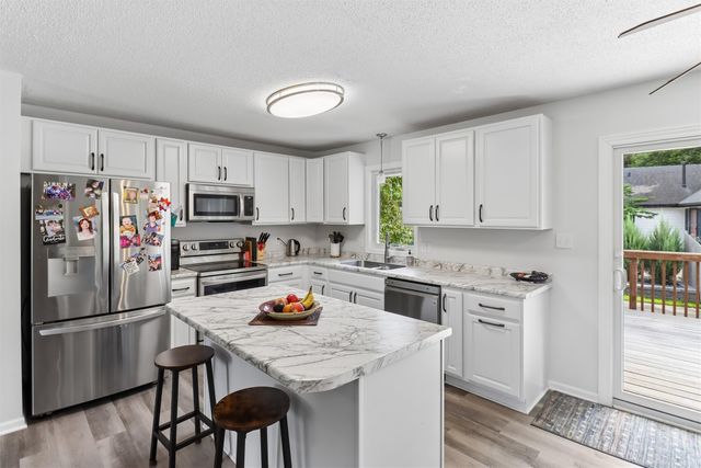1111 Robin Glen, Indianola, IA 50125