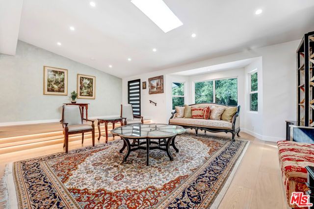 4611 Louise Avenue, Encino (los Angeles), CA 91316