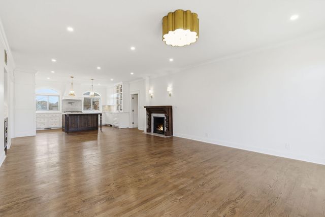 3350 E Fox Grape Street, Springfield, MO 65804