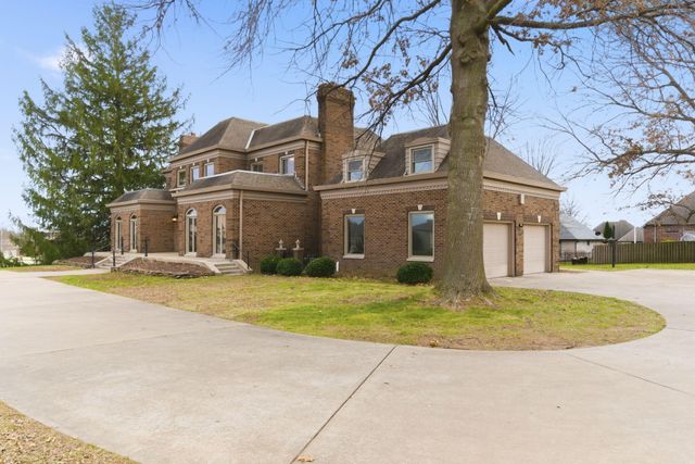 3350 E Fox Grape Street, Springfield, MO 65804