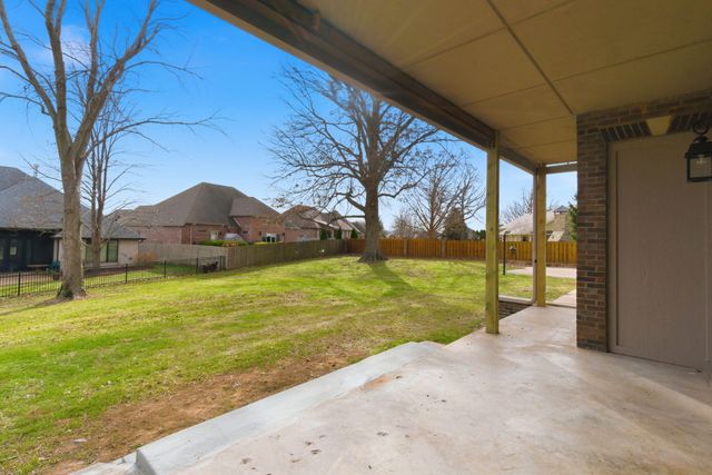 3350 E Fox Grape Street, Springfield, MO 65804