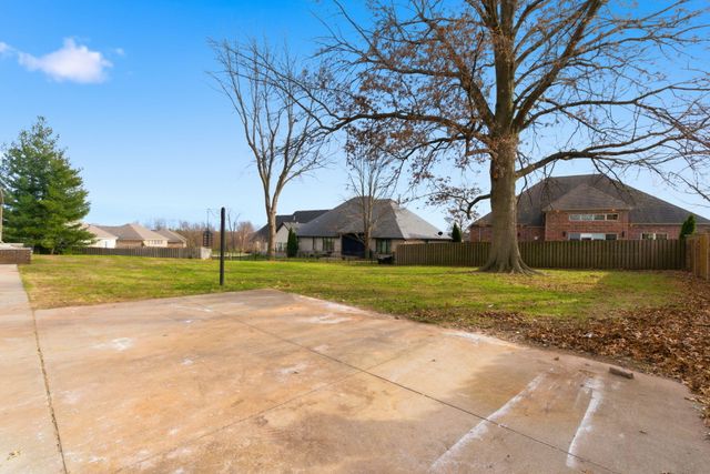 3350 E Fox Grape Street, Springfield, MO 65804