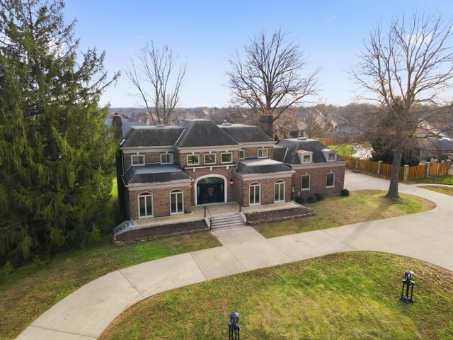 3350 E Fox Grape Street, Springfield, MO 65804