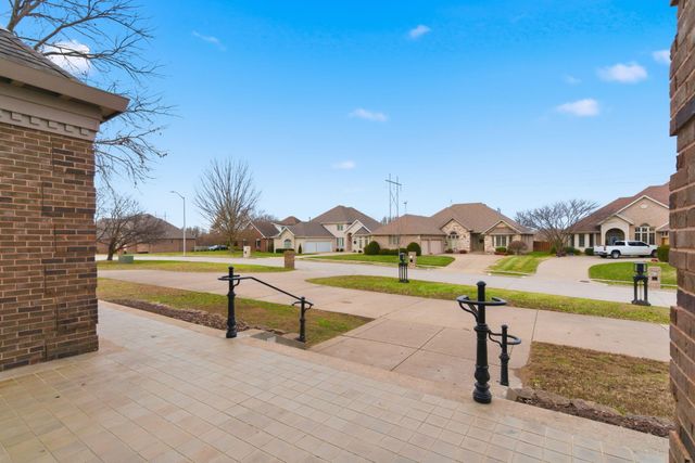 3350 E Fox Grape Street, Springfield, MO 65804