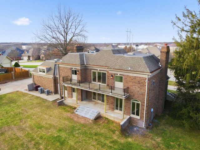 3350 E Fox Grape Street, Springfield, MO 65804