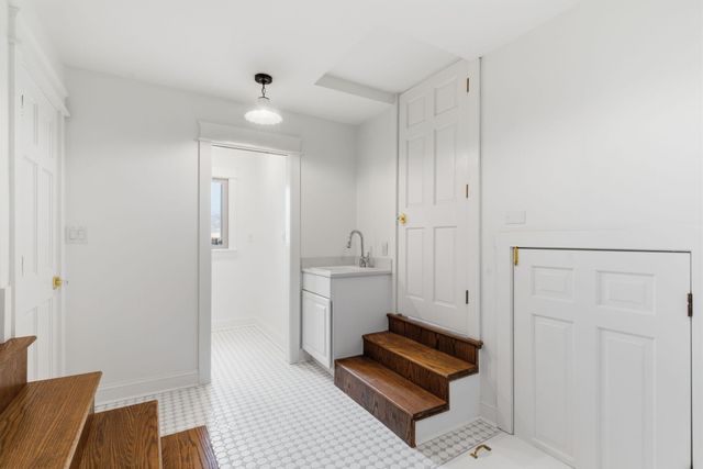 3350 E Fox Grape Street, Springfield, MO 65804