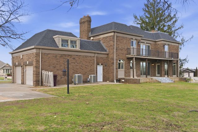 3350 E Fox Grape Street, Springfield, MO 65804