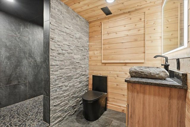 136 County Road E, Houlton, WI 54082