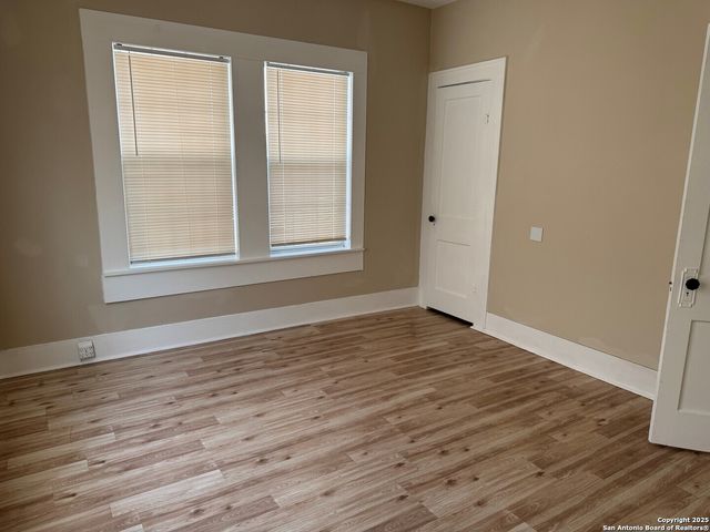1615 interstate 35, San Antonio, TX 78208