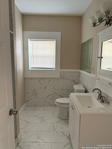 1615 interstate 35, San Antonio, TX 78208