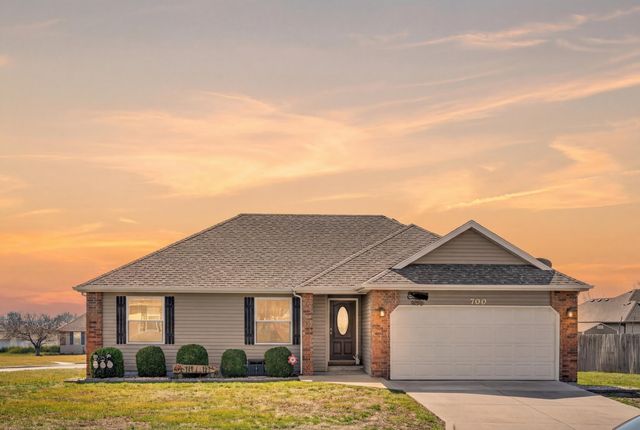 700 W Osage Street, Clever, MO 65631