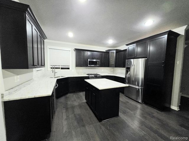 15342 Amberfield Drive, Macomb, MI 48042