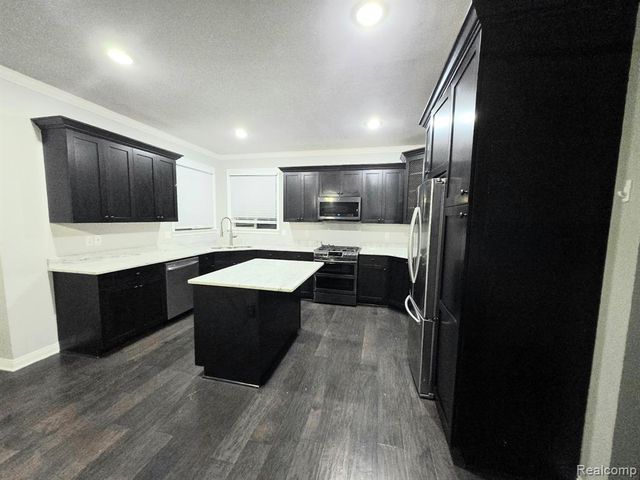 15342 Amberfield Drive, Macomb, MI 48042