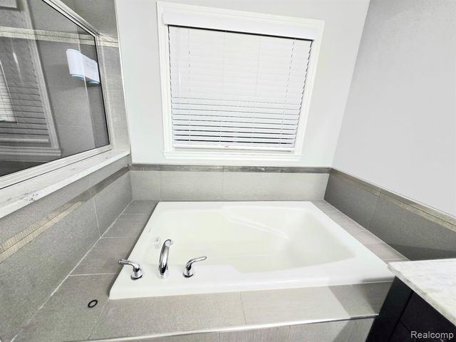 15342 Amberfield Drive, Macomb, MI 48042