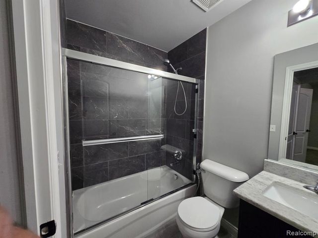 15342 Amberfield Drive, Macomb, MI 48042