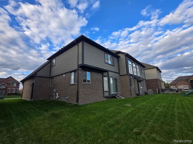 15342 Amberfield Drive, Macomb, MI 48042