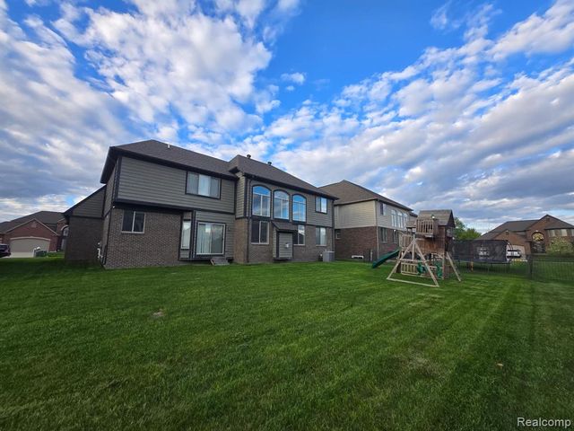 15342 Amberfield Drive, Macomb, MI 48042