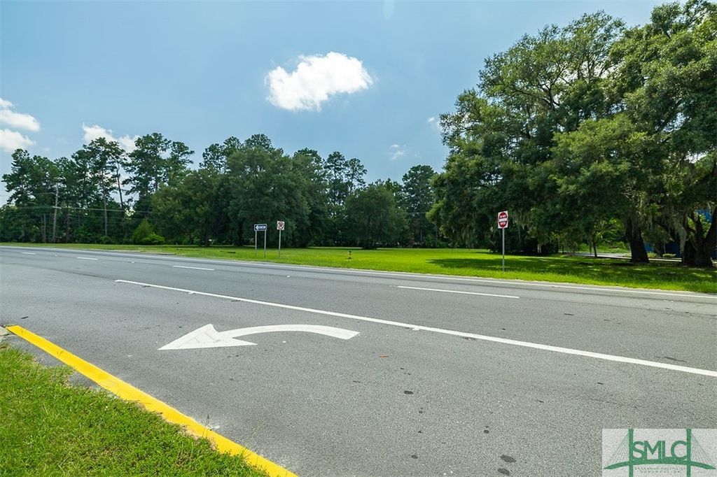 Image 10 of property listing at 205 S Sheftall Street, Pooler, GA 31322