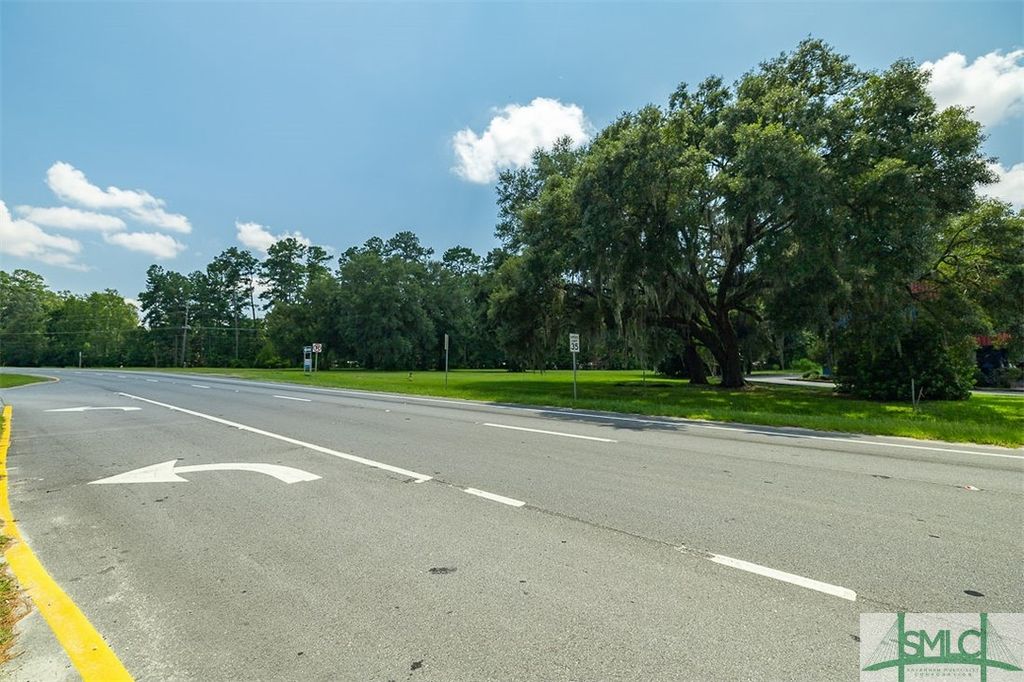 Image 11 of property listing at 205 S Sheftall Street, Pooler, GA 31322