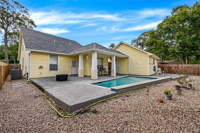 659 Chateau Woods Parkway Drive, Conroe, TX 77385