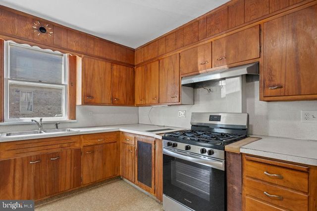 120 S KEMP ST, Lyon Station, PA 19536