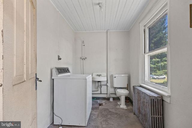 120 S KEMP ST, Lyon Station, PA 19536