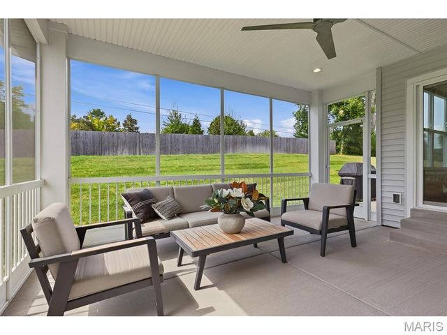545 Long Acres Lane, Olivette, MO 63132