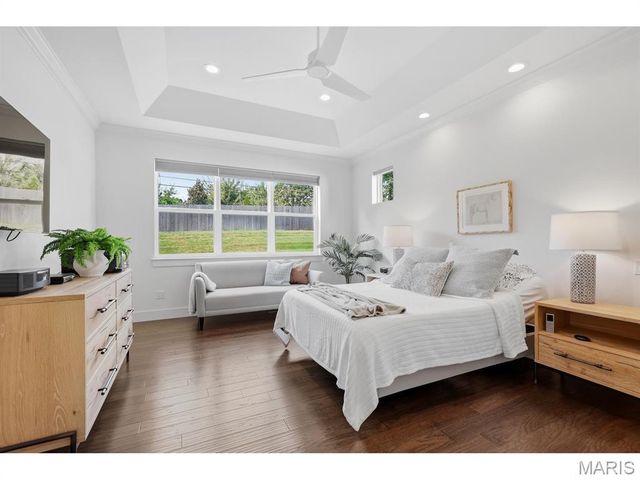 545 Long Acres Lane, Olivette, MO 63132