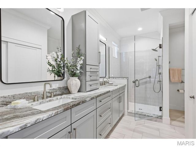 545 Long Acres Lane, Olivette, MO 63132