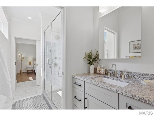 545 Long Acres Lane, Olivette, MO 63132