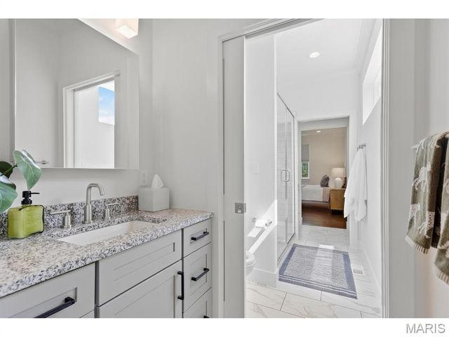 545 Long Acres Lane, Olivette, MO 63132