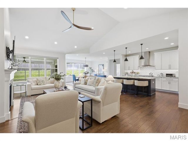 545 Long Acres Lane, Olivette, MO 63132
